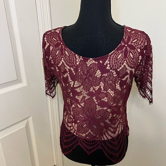 Express Burgundy Lace Top Size XS Great Condition - Picture 2 of 3